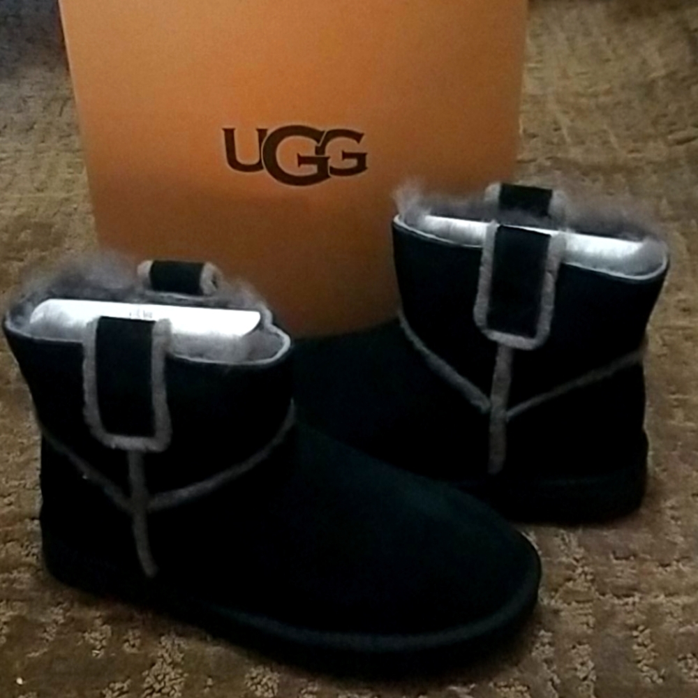 UGG classic mini spill seam